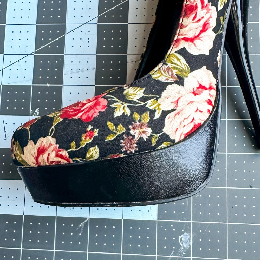 Floral Black Platform Heels - Picture 3 of 8